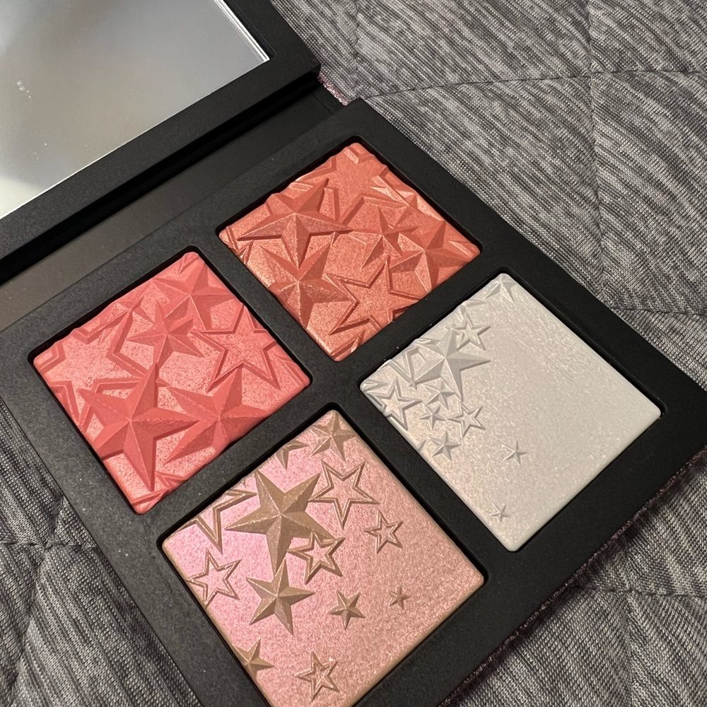 MAC Star-Dipped Face Compact: Light